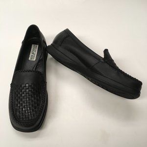 Deer Stags Chat. Black leather slip on. 7.5 M (94)